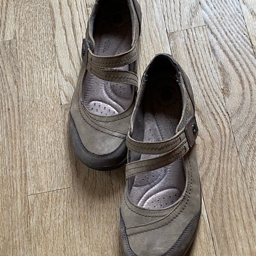 Earth Origins Taupe Mary Jane Flats